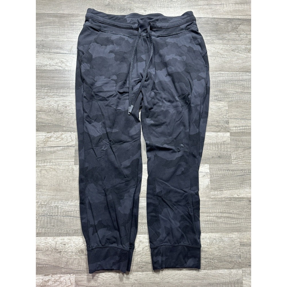 Lululemon Size 8 Stretch Mid-Rise Jogger Black Camo‎ 23" Length Elastic Waist